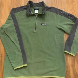 Patagonia 1/4 zip Men’s fleece pull over.  Size Large.